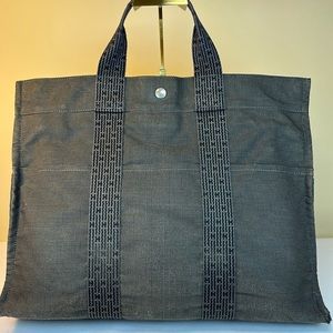 Hermès Gray and Black Structured Tote Bag with Durable Straps